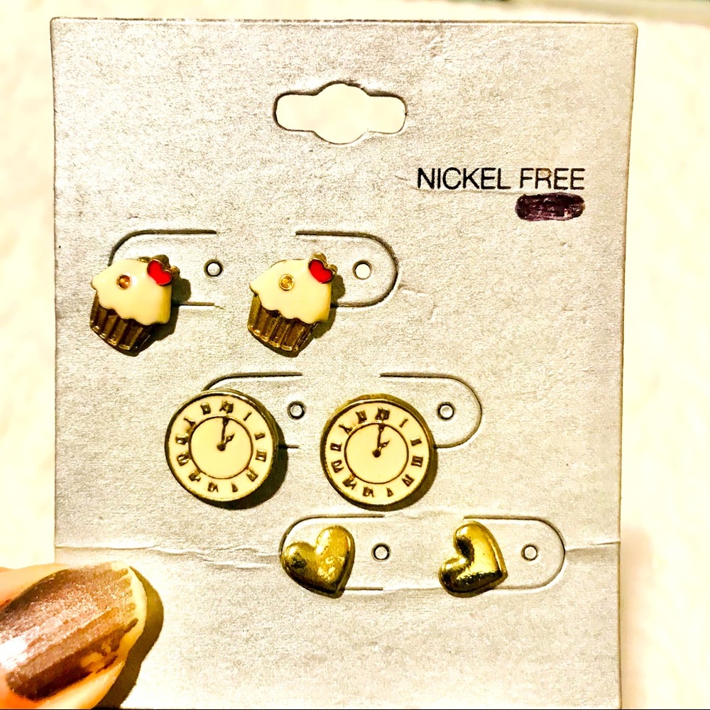 🧁⏱💛Cupcakes, clocks, & hearts, oh my! 3 pair of earrings set